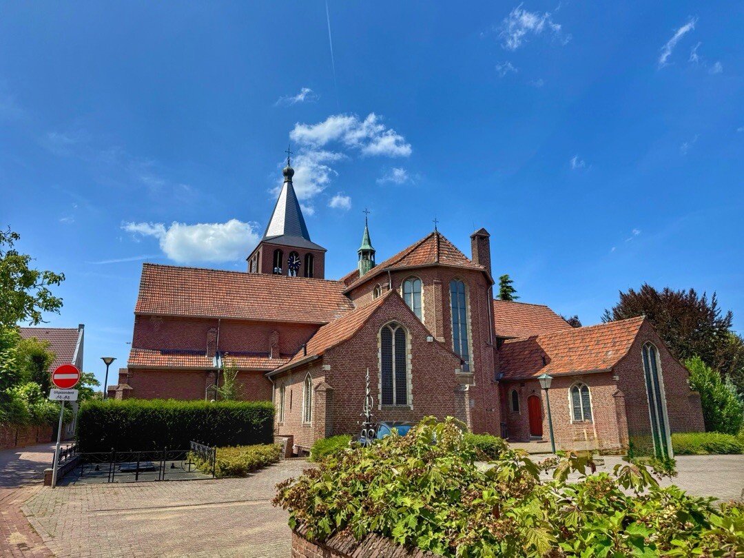 Aan de Berg. - Roermond station · Maas-Niederrheinpad etappe 17